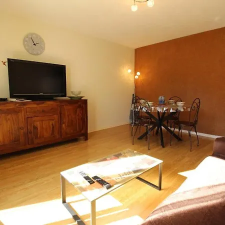 2 Pieces Avec Balcon, Parking, Animaux Admis, Wi-fi - Fr-1-313-195 * Bagneres-de-Luchon